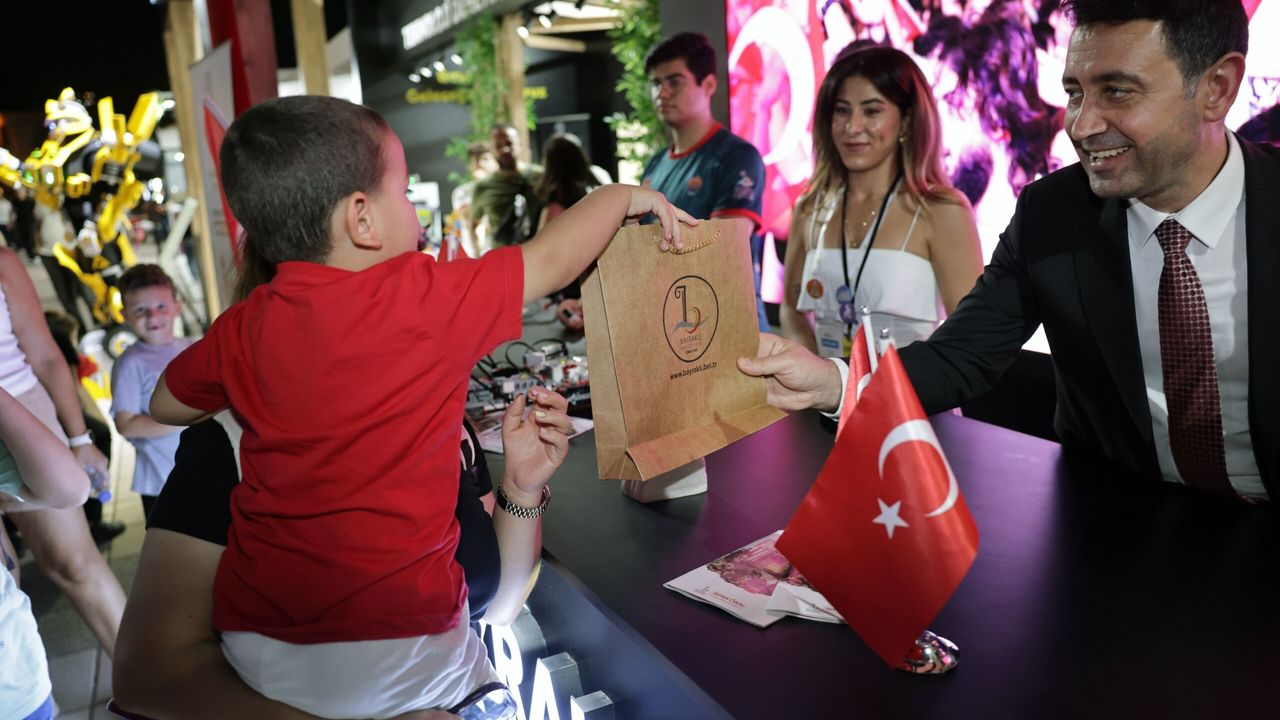 Bayraklı 95. İzmir Enternasyonal Fuarına Damga Vurdu!
